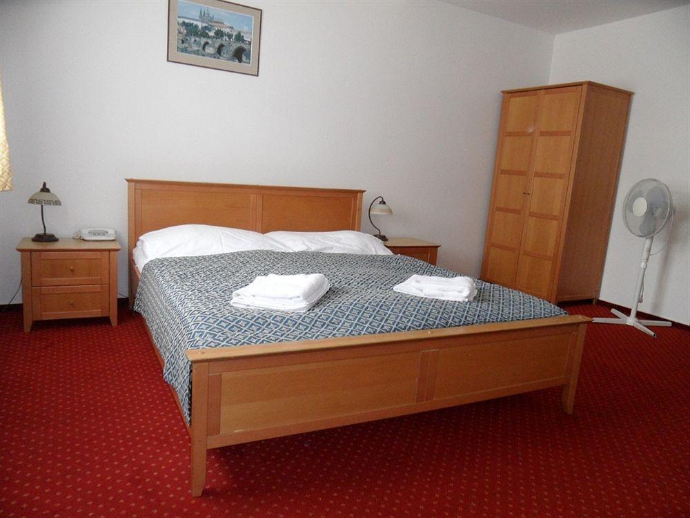Atos Otel